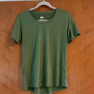 REI Women's  Green Short Sleeve Tee sz medium